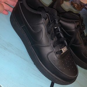 Black Air Force Ones 5.5 Youth / 7 women’s